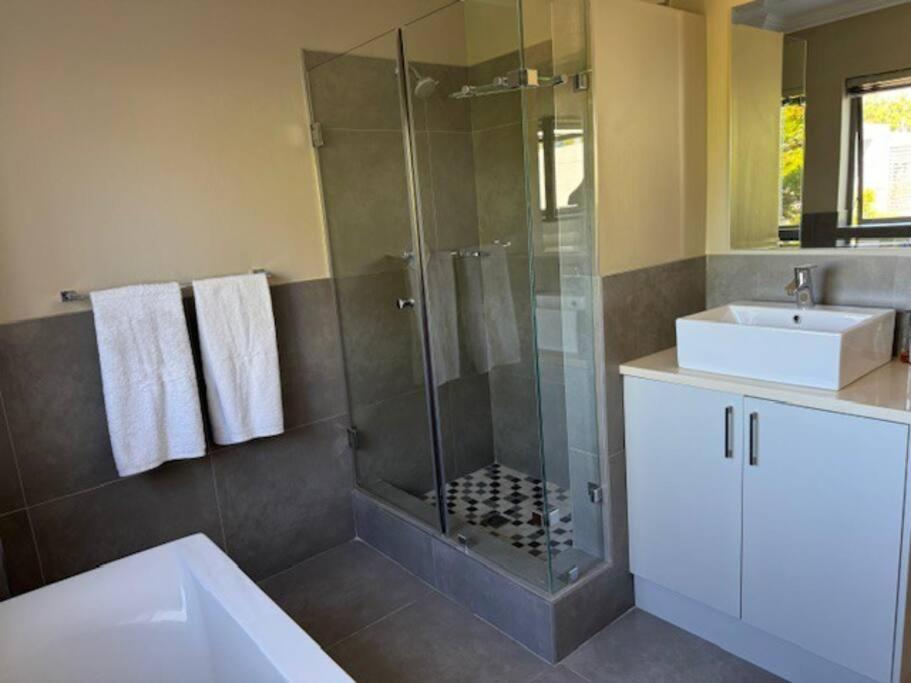 Luxury Townhouse In Stellenbosch Central Экстерьер фото