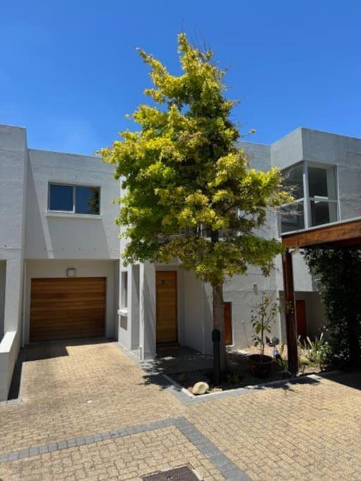 Luxury Townhouse In Stellenbosch Central Экстерьер фото